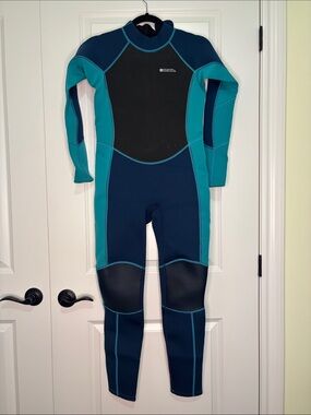 Kids NWT Mountain Warehouse wetsuit.